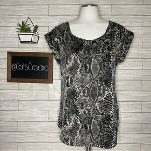 🫶 Express Snakeskin Pattern Blouse